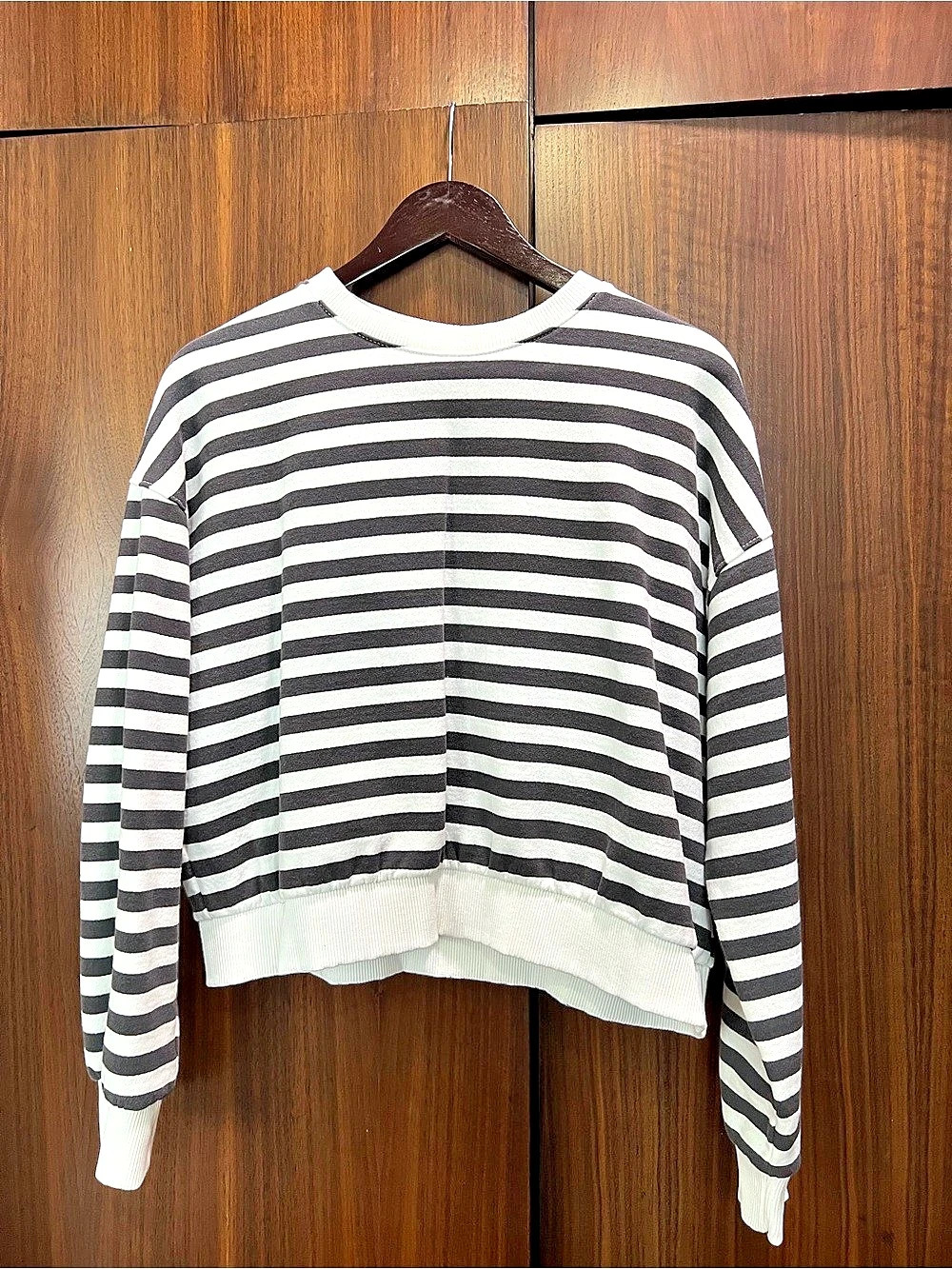 Pull&Bear Striped Crewneck Sweatshirt in Black & White Size Medium